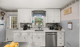 446 Plymouth St, Abington, MA 02351