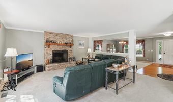 305 BUCKINGHAM Dr, Algonquin, IL 60102