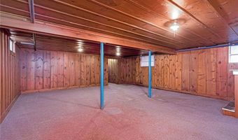 8 Somerset Rd, Cranston, RI 02910