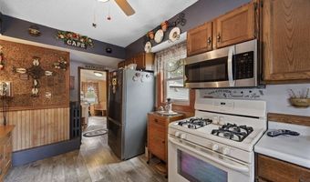 701 E 1st St, Anamosa, IA 52205