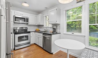 2 Brittania Dr 2, Danbury, CT 06811