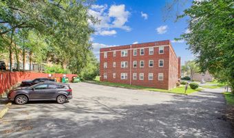 2040 N VERMONT St 105, Arlington, VA 22207