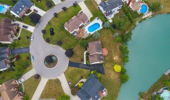 121 Summershade Ct, Amherst, NY 14051