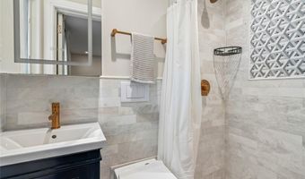 2 Lydia Ct, Albertson, NY 11507