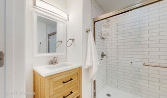 3026 N Stratford Rd, Arlington Heights, IL 60004