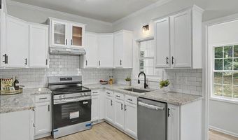 5422 Cheyenne Dr, Acworth, GA 30102