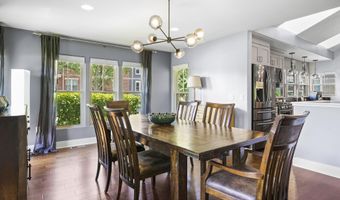10 Roxbury Rd, Madison, WI 53704