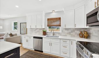 1924 Bentley Pl, Charlotte, NC 28205