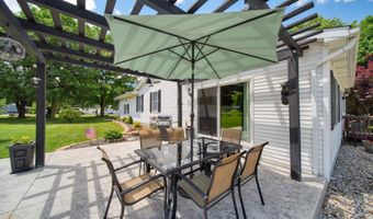 2943 Lee Marie Dr, Adrian, MI 49221