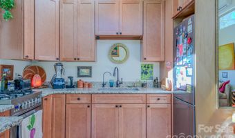 3 Taproot Trl, Barnardsville, NC 28709