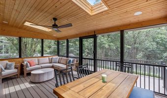 2535 Barrett Springs Dr, Ballwin, MO 63021