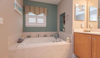 10900 HOLYSTONE Ln 301, Berlin, MD 21811