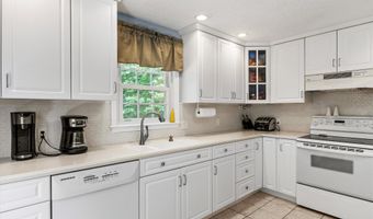 29 Maple Dr, Bedford, NH 03110