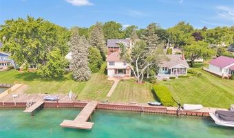 429 Edgewater Dr, Algonac, MI 48001