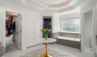765 Falls Landing Ct, Alpharetta, GA 30022