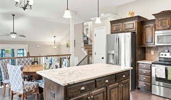 16805 Juniper Dr, Basehor, KS 66007