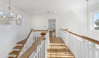 1 Knowlton Ct, Bristol, RI 02809