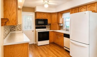 32 W Sylvan Dr, Allen, PA 18067