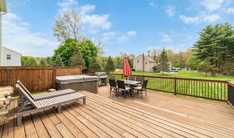 27 S Pond Cir, Cheshire, CT 06410