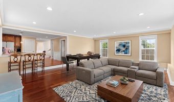 6932 ALPINE Dr, Annandale, VA 22003