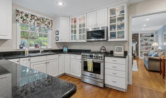 17 Greyledge Dr, Albany, NY 12211