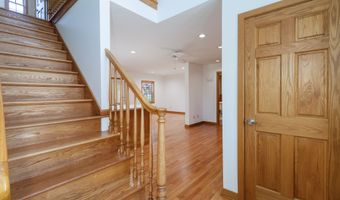 9 Howd Ave, Branford, CT 06405