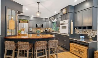 2 Valley Ave, Falmouth, ME 04105