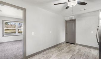 304 E Cofield St, Aurora, MO 65605