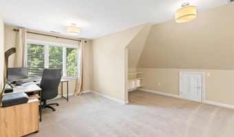 9 Hubbard Rd, Amherst, NH 03031