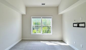 25 Brentwood Cir 25, Danbury, CT 06810