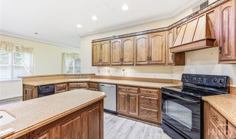 372 Woodhaven Dr, Athens, GA 30606
