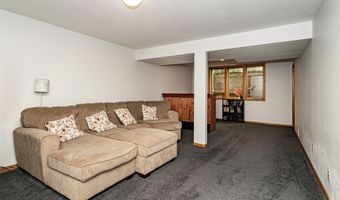 806 Vermont Cir, Ames, IA 50014