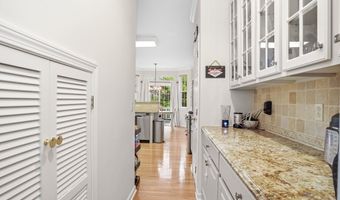 4 Cambridge Dr 4, Danbury, CT 06811
