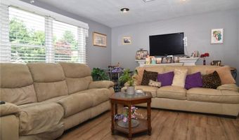 32 Harrington Dr, Johnston, RI 02919