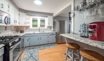 116 Chestnut Ridge Rd, Bethel, CT 06801