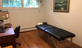75 Union Ave, Amityville, NY 11701