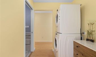 621 E Shore Rd, Jamestown, RI 02835