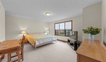 275 Camden Ln, Aurora, OH 44202