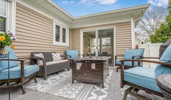 6 Longmeadow Dr, North Providence, RI 02904