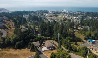 7774 Zoe Dr, Brookings, OR 97415