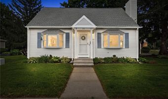 21 Portland St, Lincoln, RI 02838