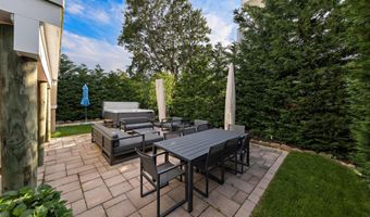 706 S BAY Ave, Beach Haven, NJ 08008