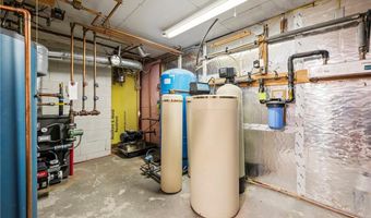 325 Shady Hill Dr, East Greenwich, RI 02818
