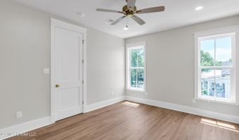 412 Main St, Bay St. Louis, MS 39520