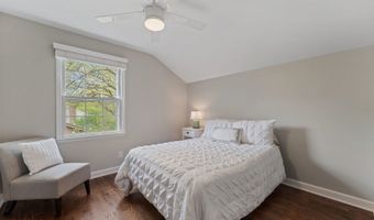 635 Oakview Dr, Algonquin, IL 60102