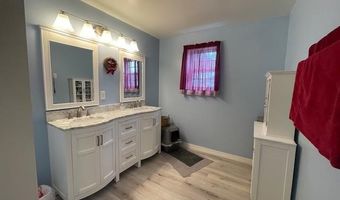 14 Grandview Dr, Berlin, NH 03570