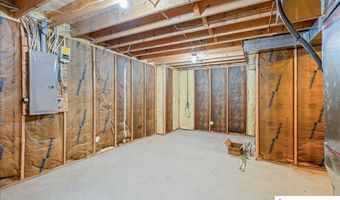 803 Clearwater Cir, Beatrice, NE 68310