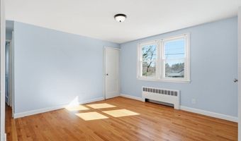 18-20 Genetti Cir, Bedford, MA 01730
