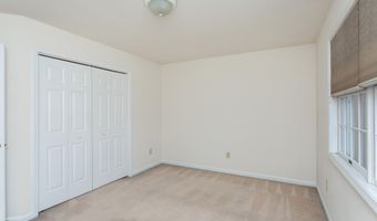 4 Hilander Dr, Albany, NY 12211