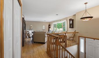 10 Sabin Dr, Airmont, NY 10901